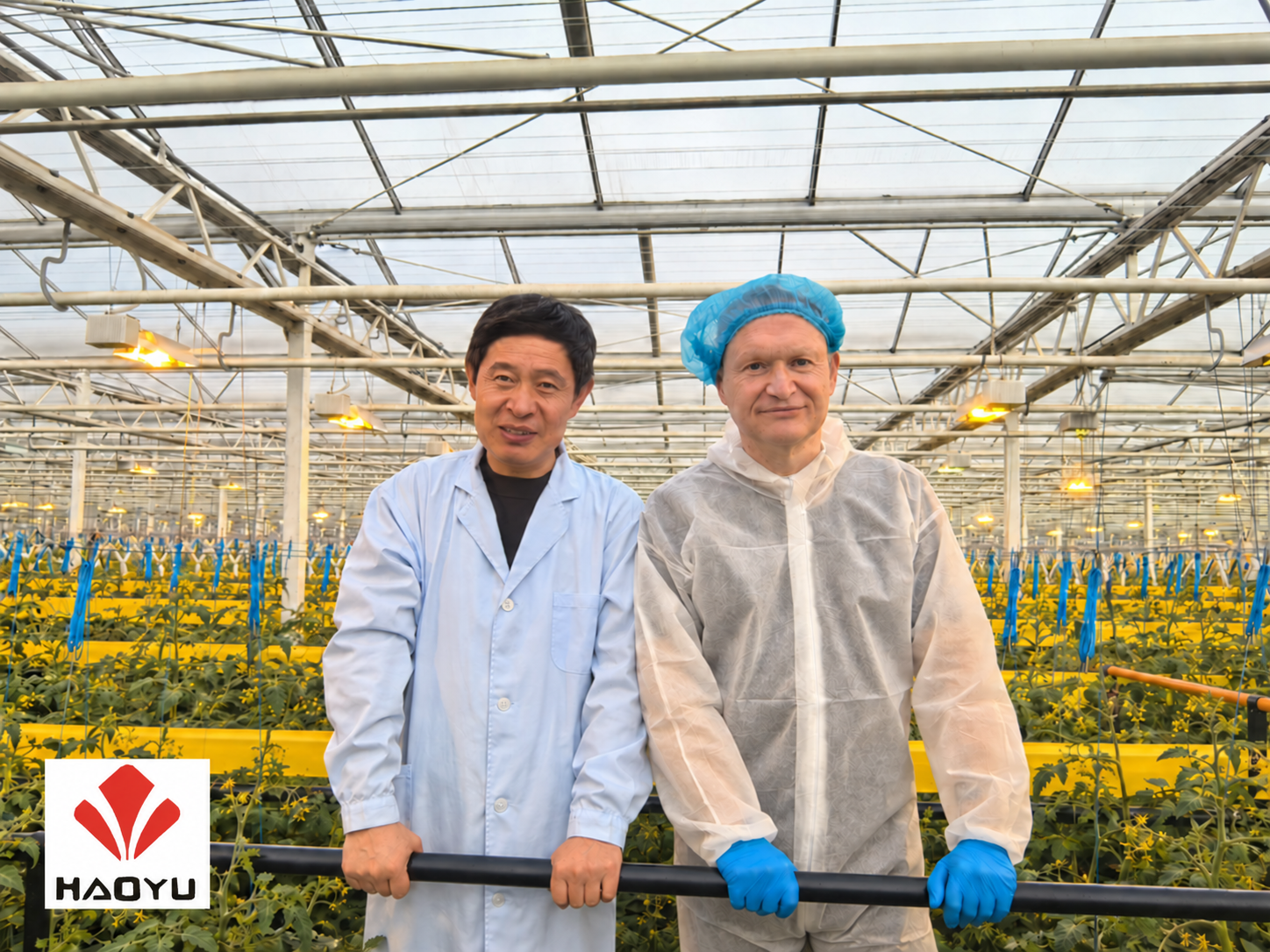 Wim van der Ende met de heer Zhao bij Shandong Haoyu Horticulture Technology Co., Ltd.